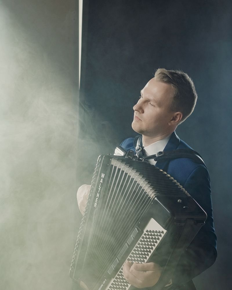 Martynas Vaičekauskas su akordeonu