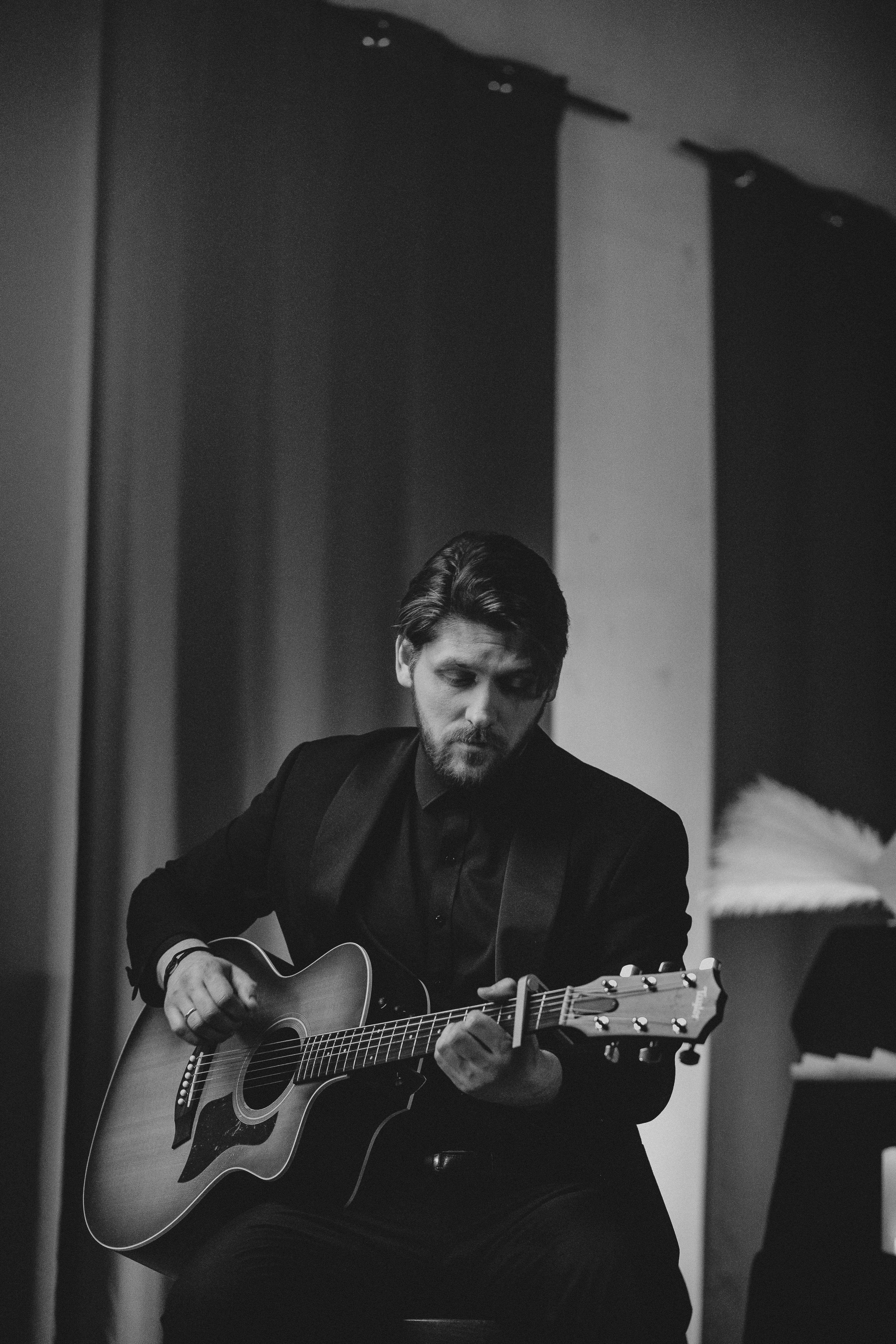 Press portrait with guitar